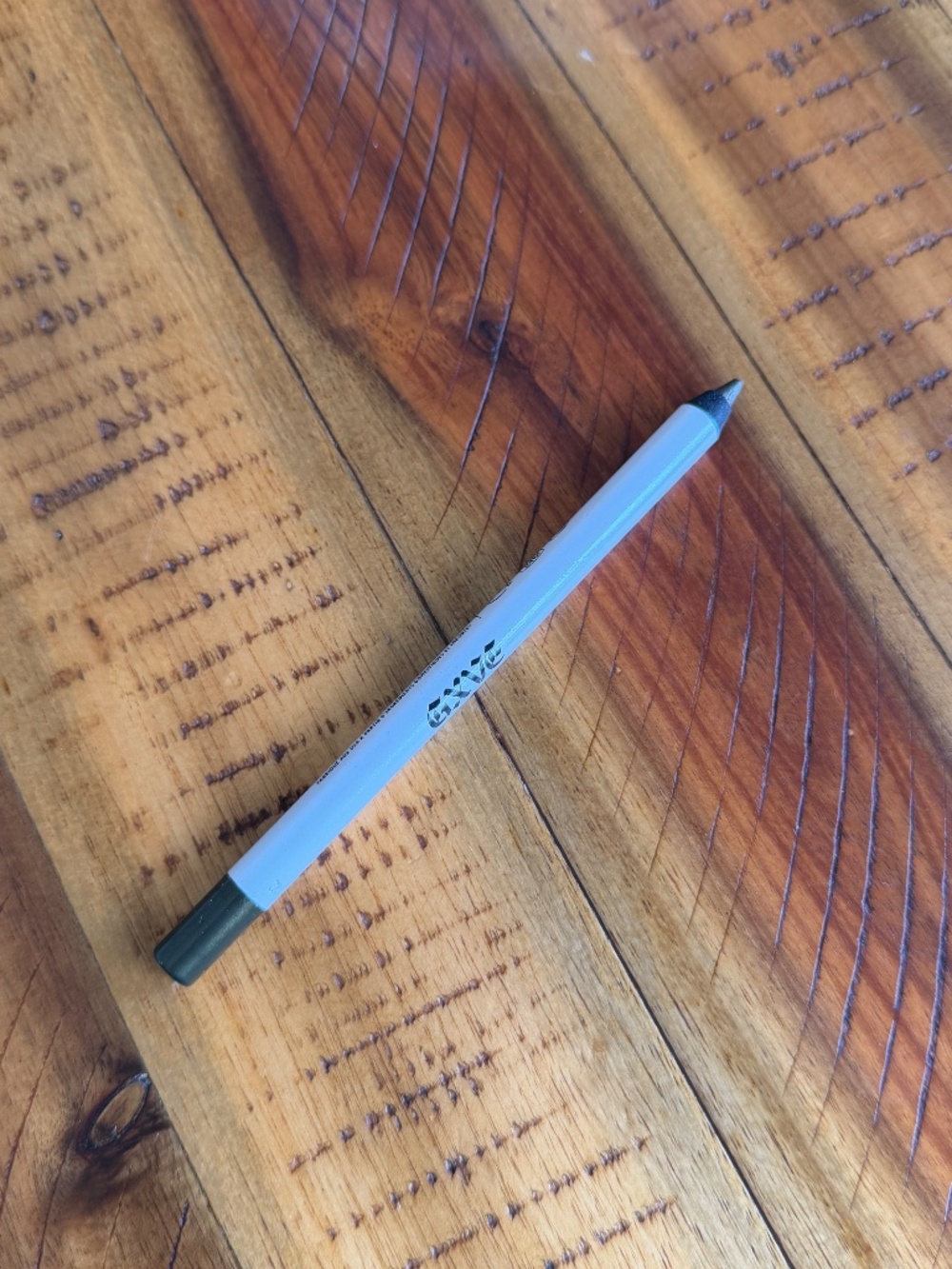 GXVE Line It Up 24-Hr Gel Pencil Eyeliner in Greener Pastures (Shimmering Green) - Picture 2 of 5